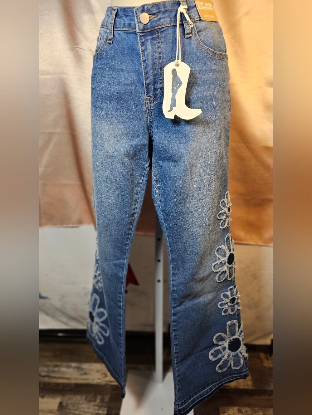 Ashley Mason Premium Mid Rise Bootcut Floral Appliqué Jeans NWT Size 9/29